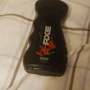 AXE Men's Revitalizing Shower Gel - Black with Red Accent